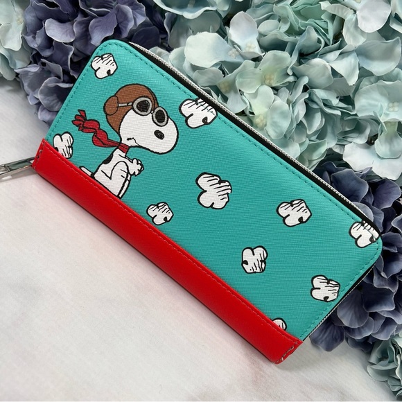 Peanuts Snoopy in Flight Clutch Wallet - Picture 3 of 14